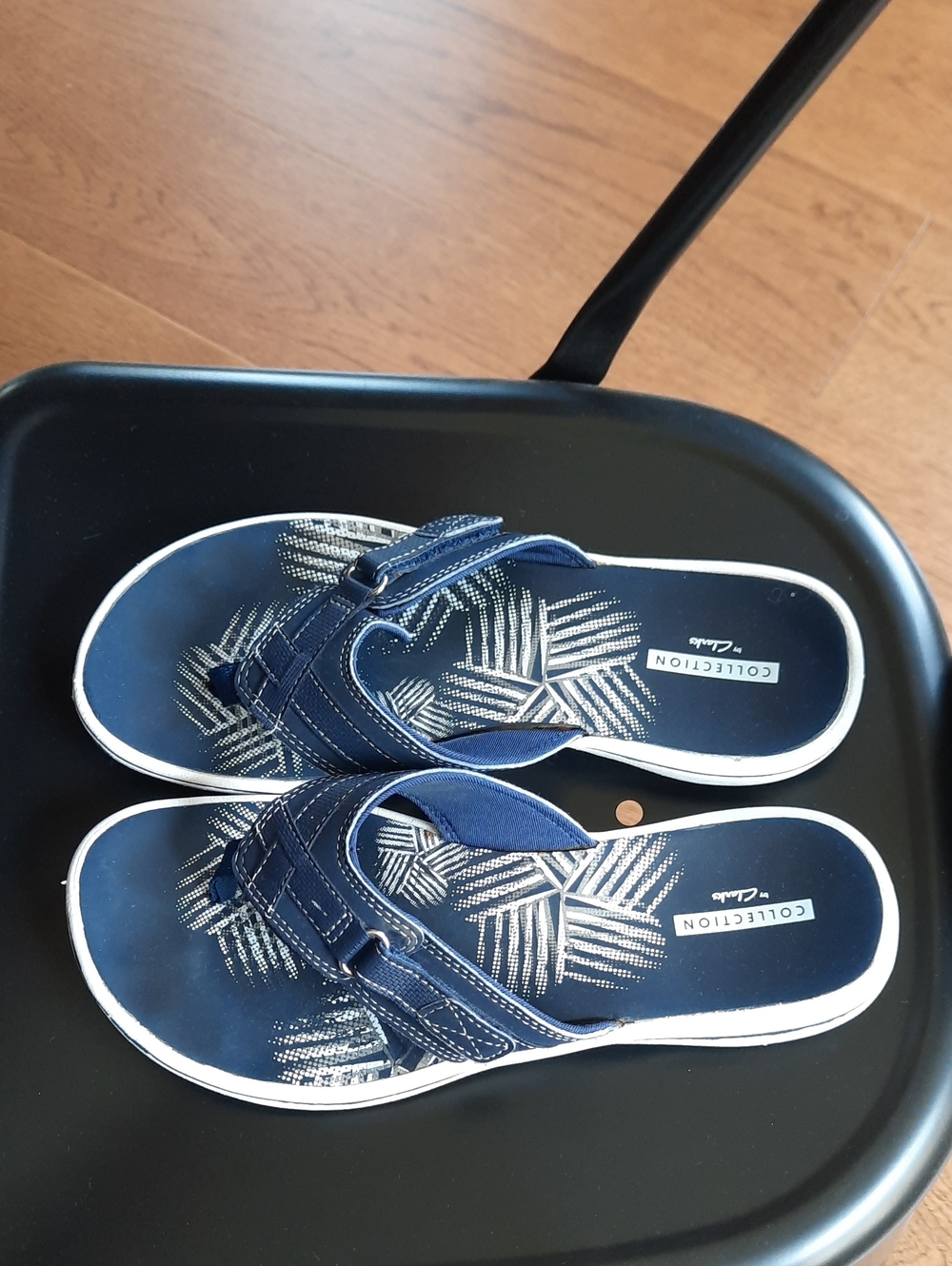 Collection Navy Blue Womans Toe-Post Slide Sandals